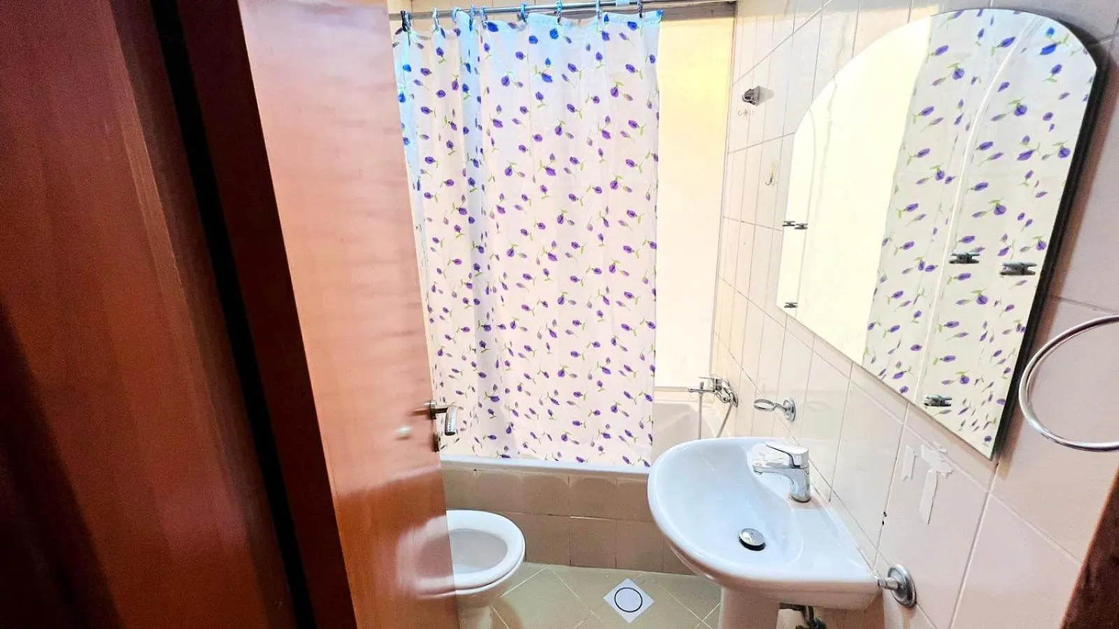 Bagpack Double Partition Room In Tecom Near Metro Dubai Homestay